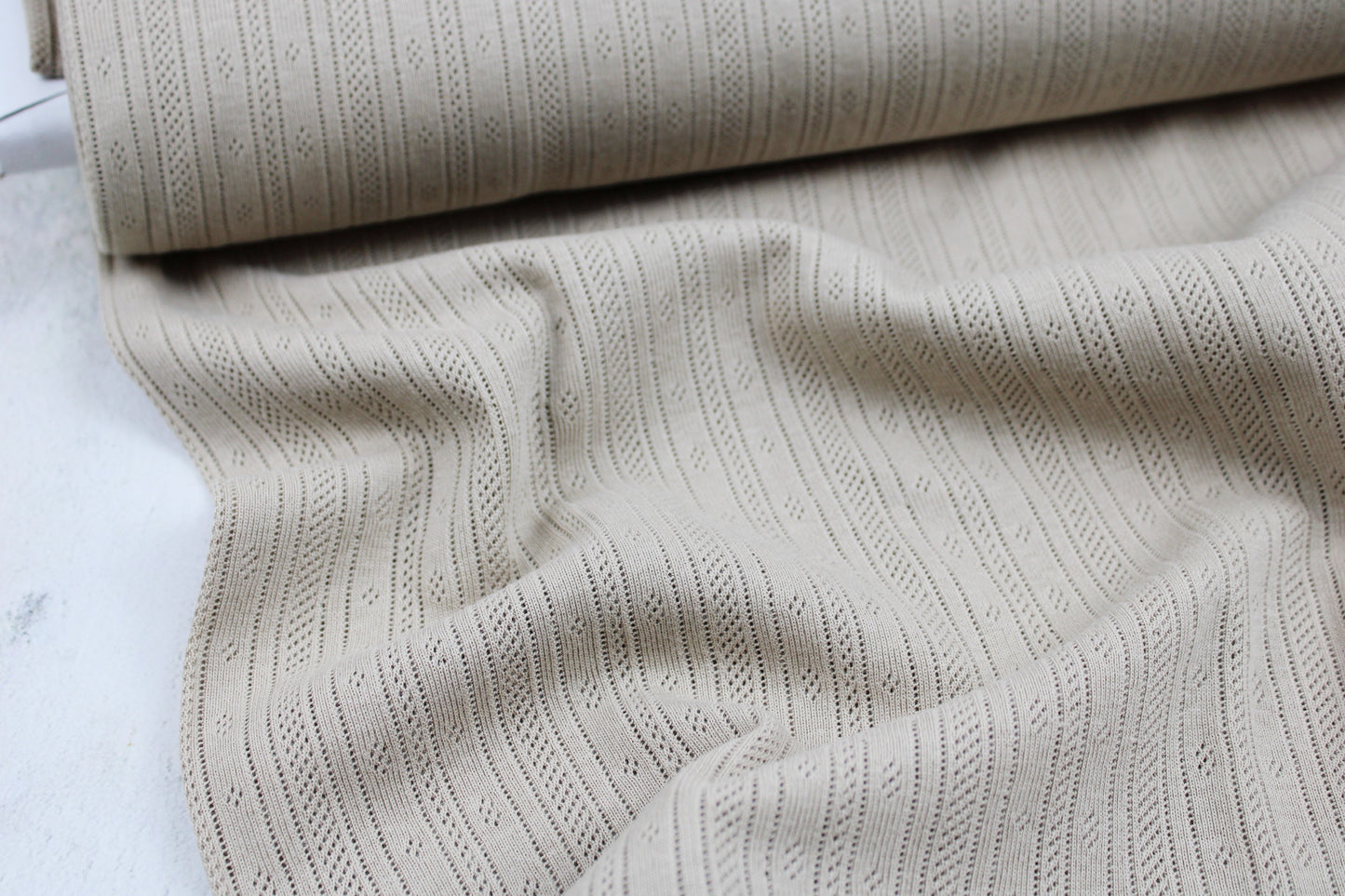Ajour-Baumwolljersey Alina uni beige Ballenansicht
