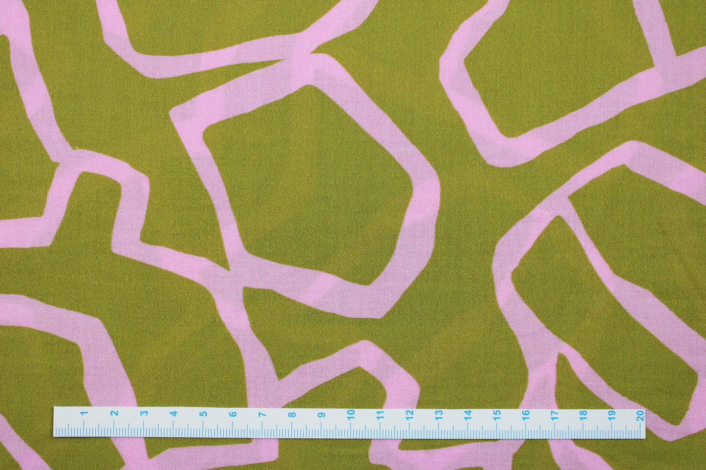 Leichter Baumwollbatist in curry mit rosa Linien Maßstab