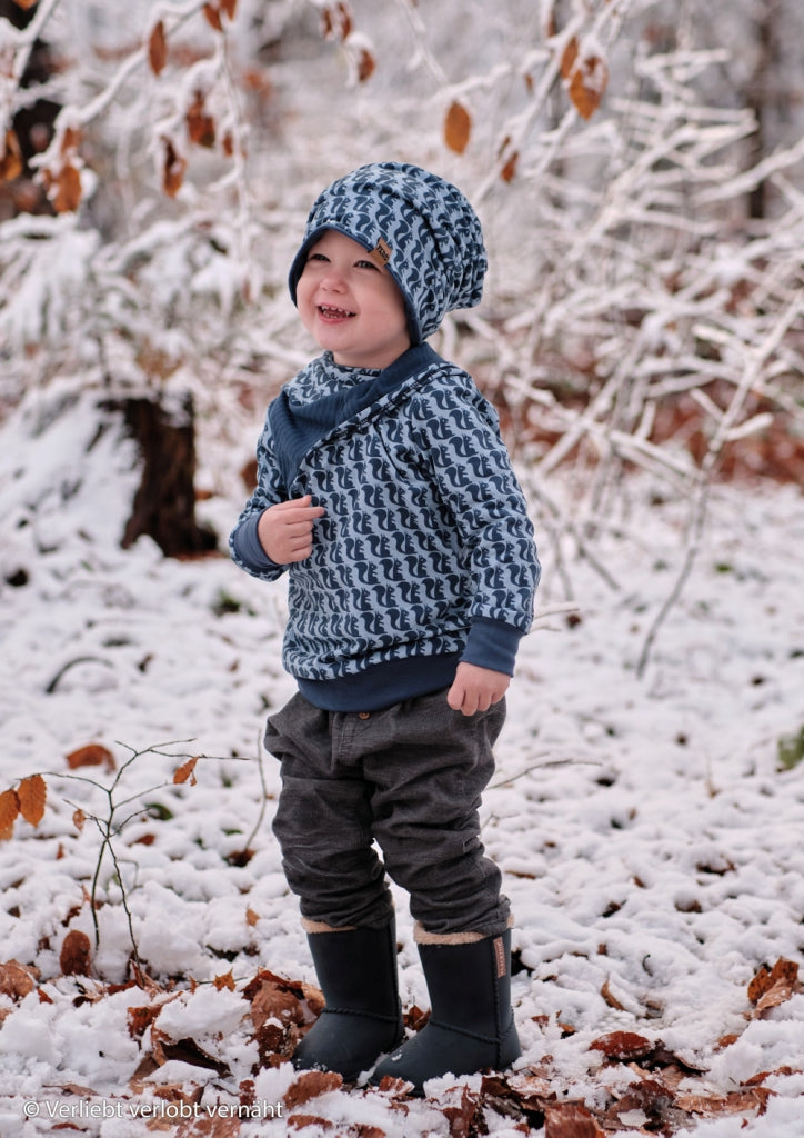 Baumwolljersey All my Friends mit Eichhörnchen in Jeansblau als Kinderpulli vernäht