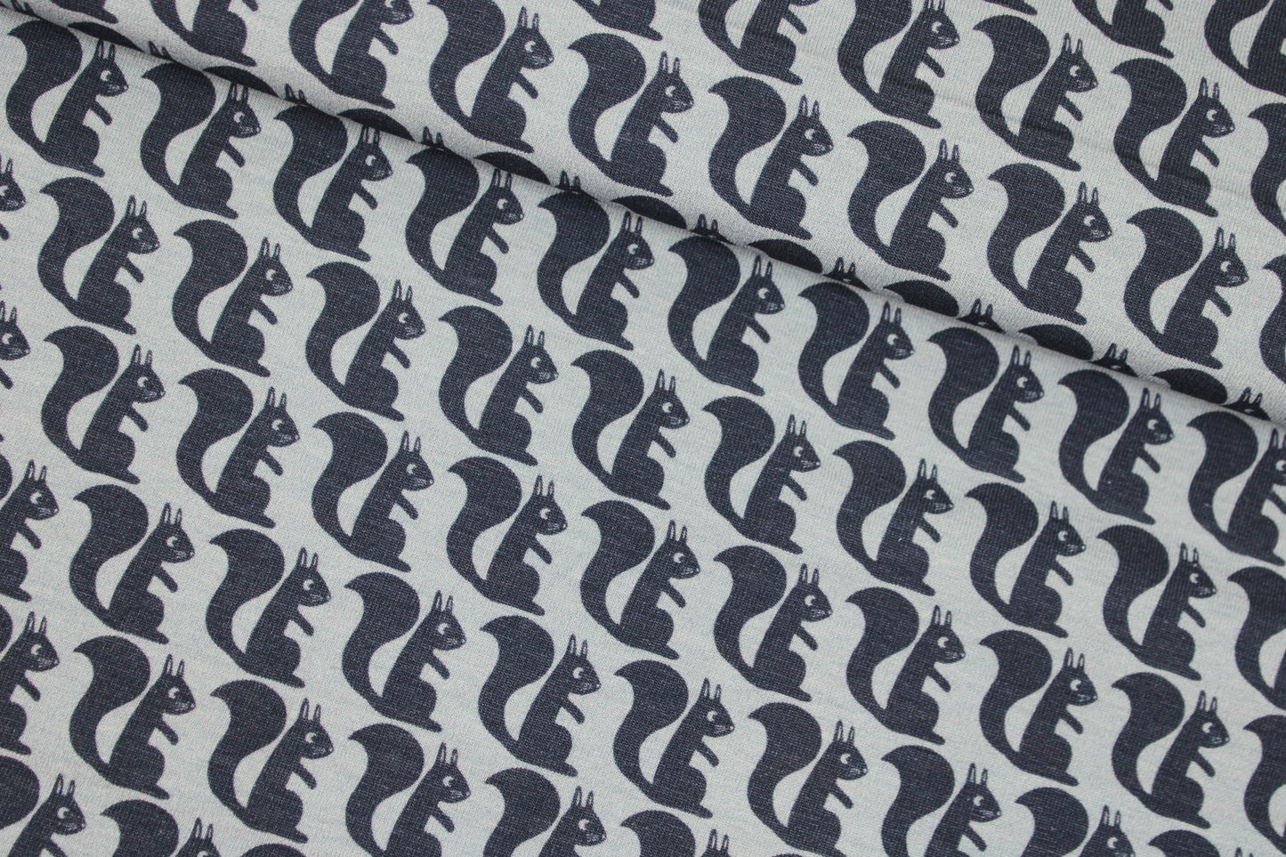 Baumwolljersey All my Friends mit Eichhörnchen in Jeansblau quer