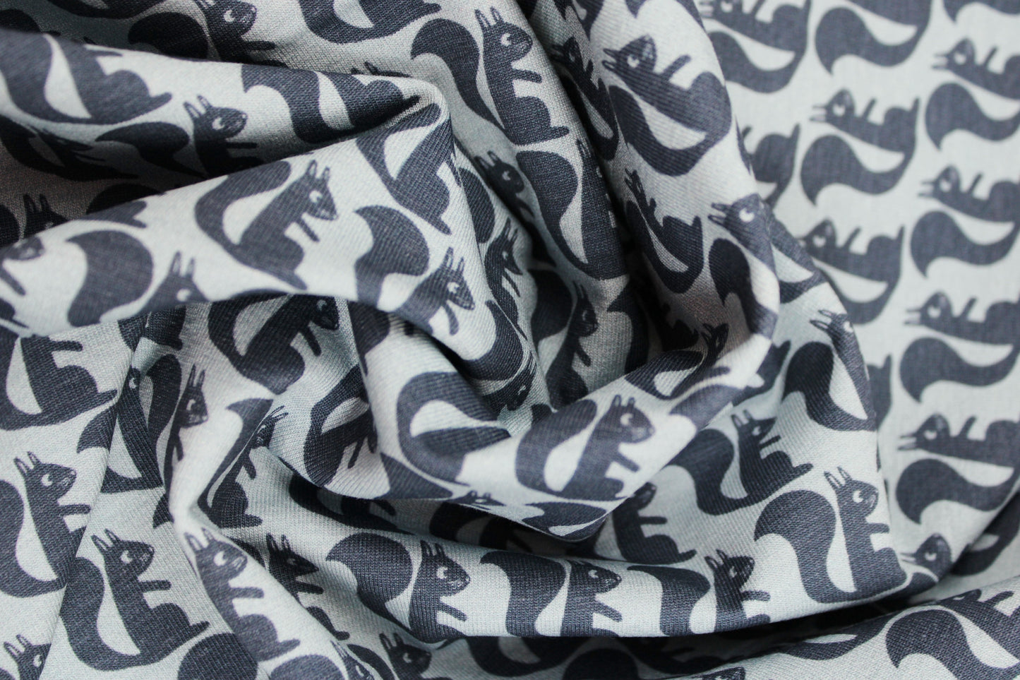 Baumwolljersey All my Friends mit Eichhörnchen in Jeansblau Maßstab