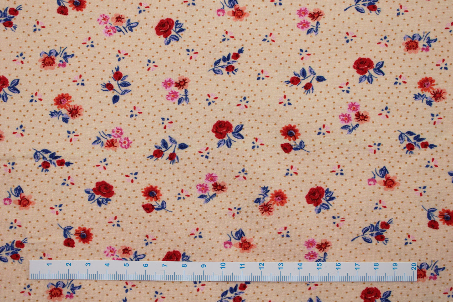 Baumwolljersey mit Streublümchen in apricot Maßstab