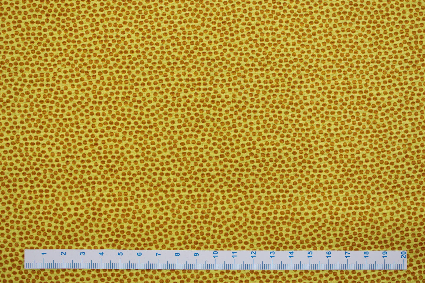 Baumwollstoff Dotty mit Pünktchen in gelb Maßstab