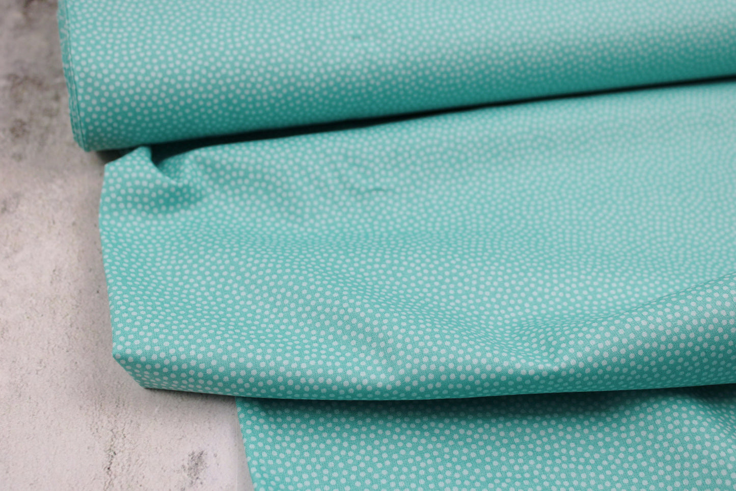 Baumwollstoff Dotty mit Pünktchen in mint Ballenansicht