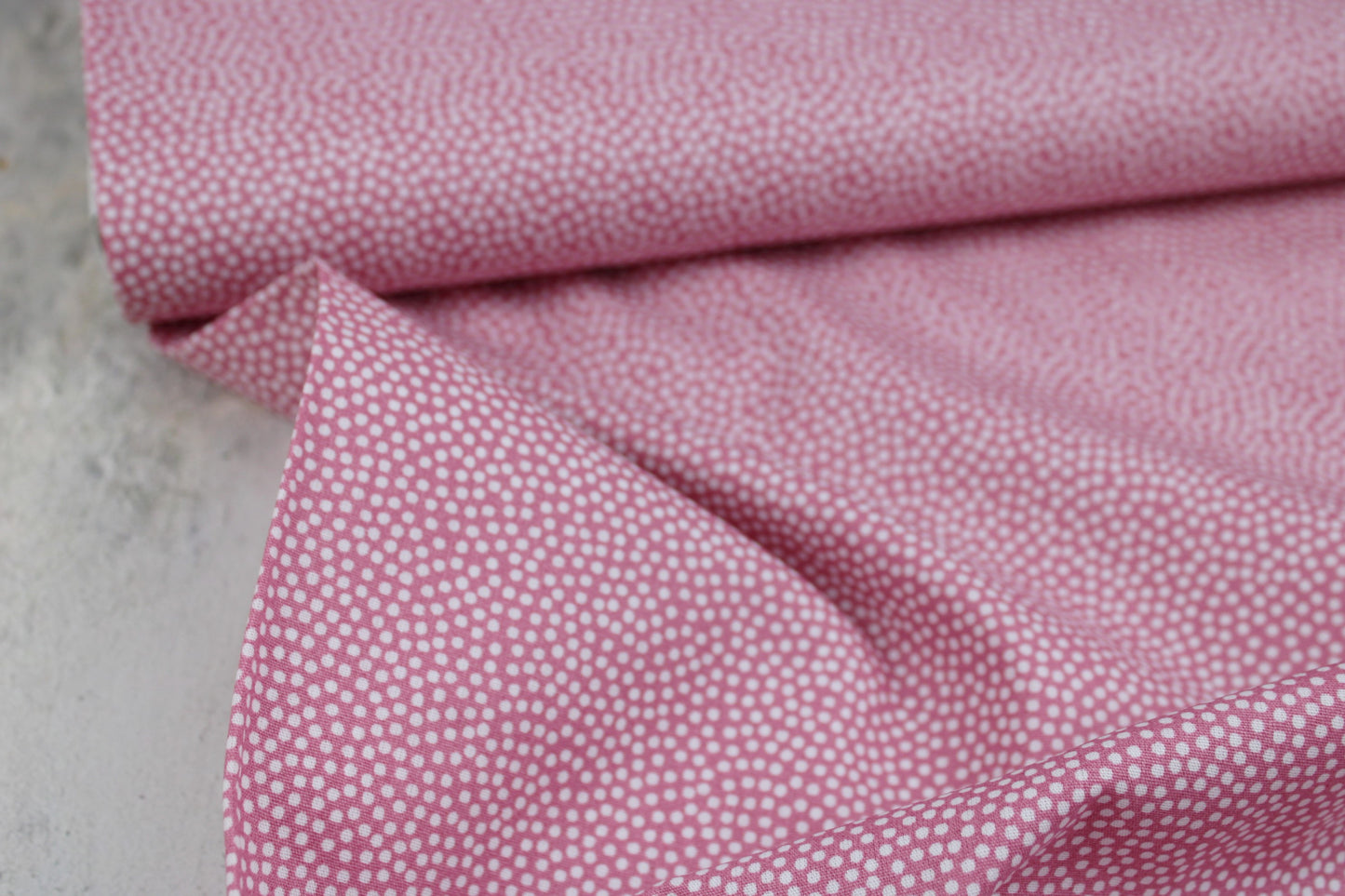 Baumwollstoff Dotty mit Pünktchen in rosa/weiß Ballenansicht