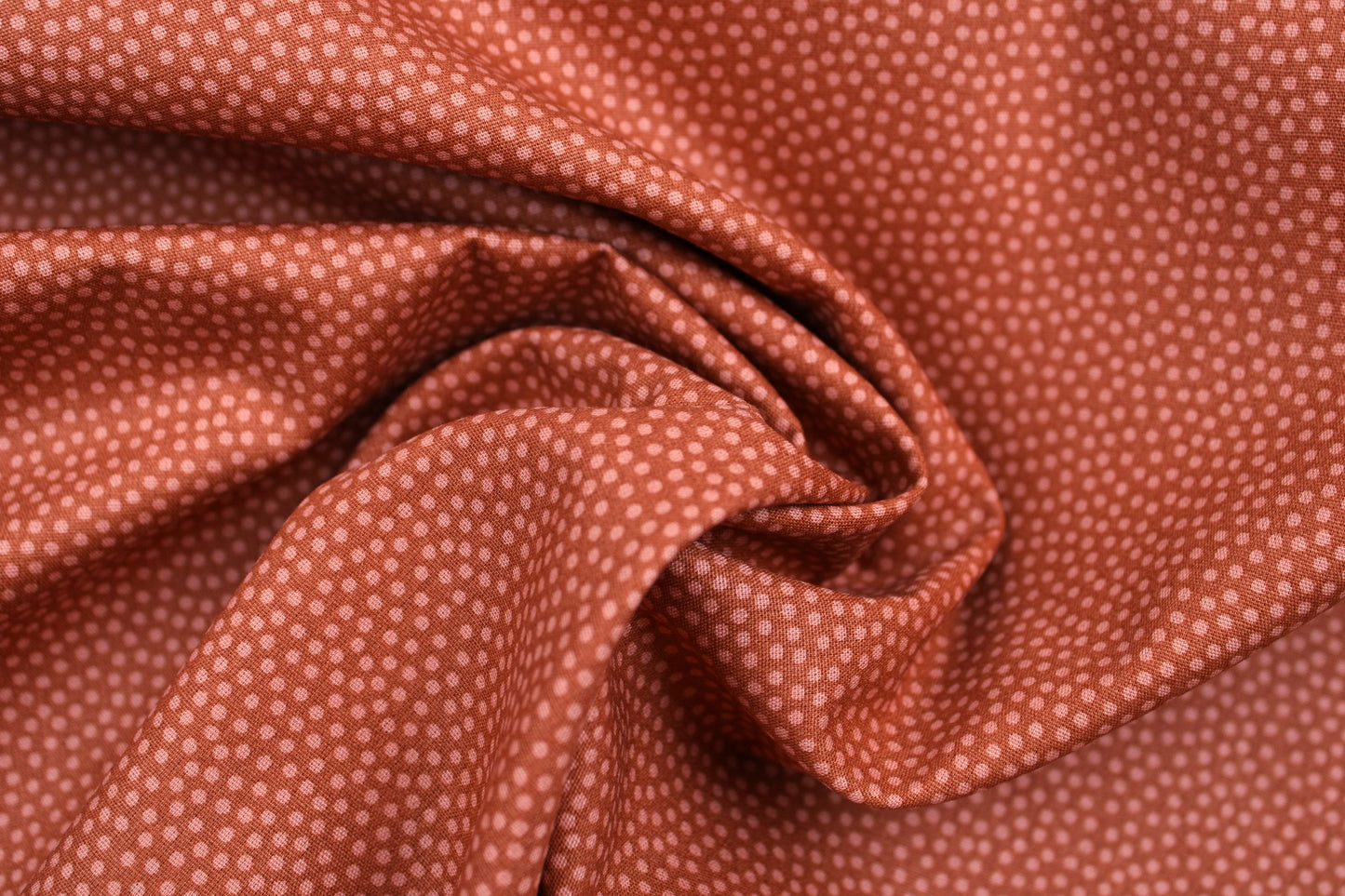 Baumwollstoff Dotty mit Pünktchen in terracotta gedreht