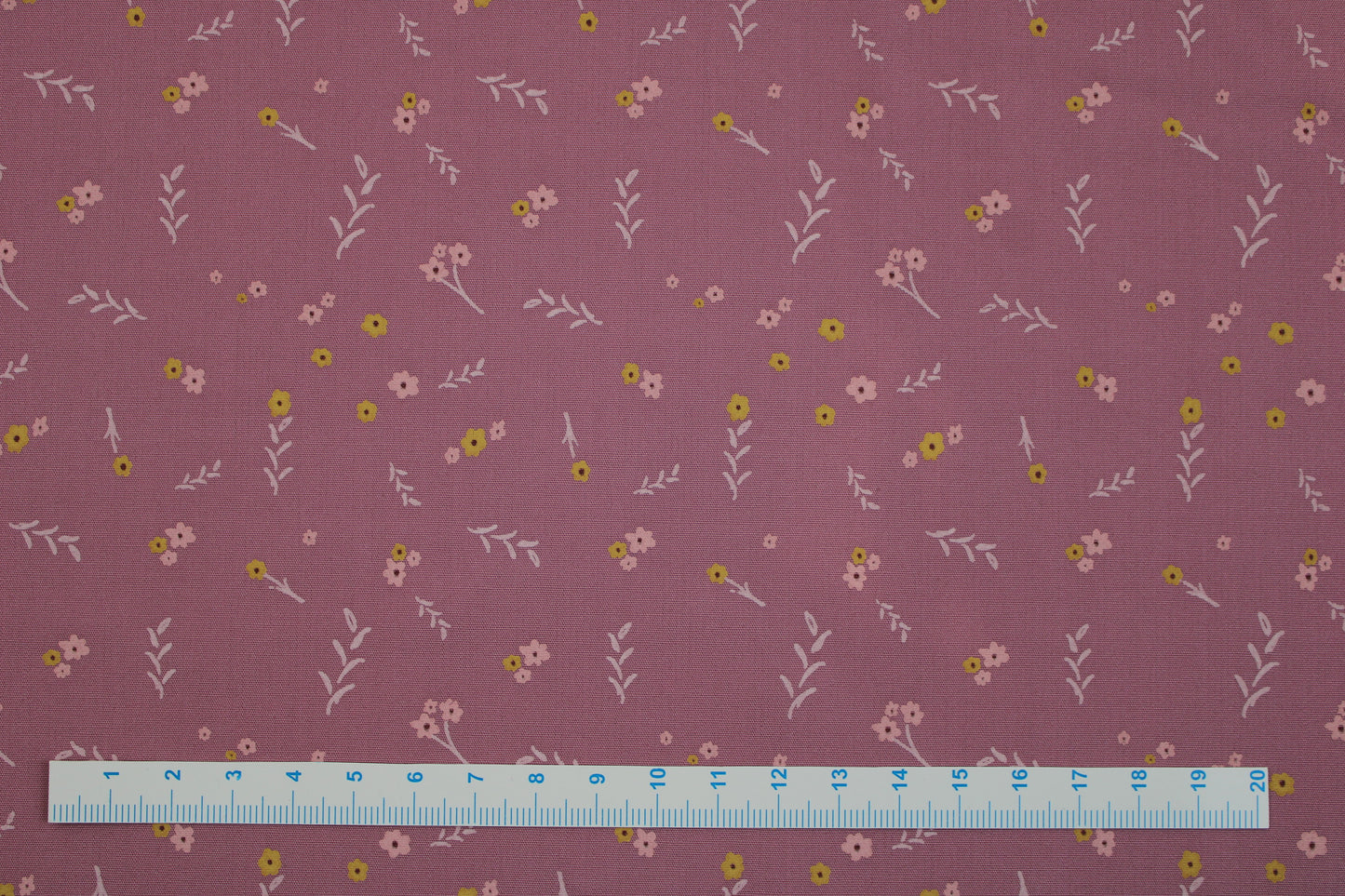 Baumwollstoff Whimsy Bloom aus der GeoBloom Kollektion Maßstab