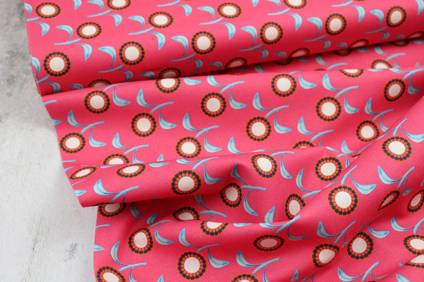 Canvasstoff Rocha mit Retro-Blumen in pink Ballenansicht