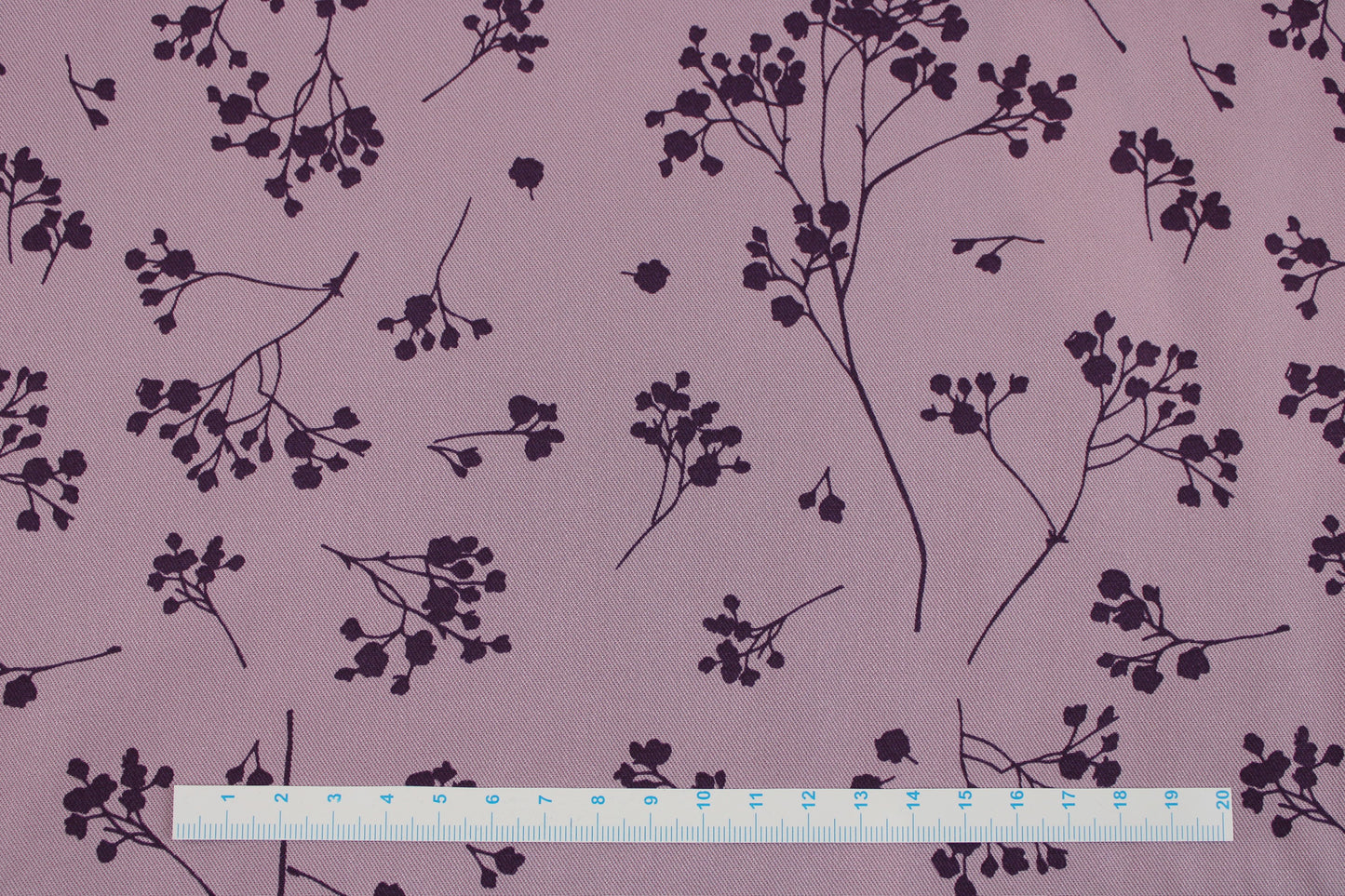 Viskose Twill Stalks lilac mit Blümchen von mind the MAKER Maßstab