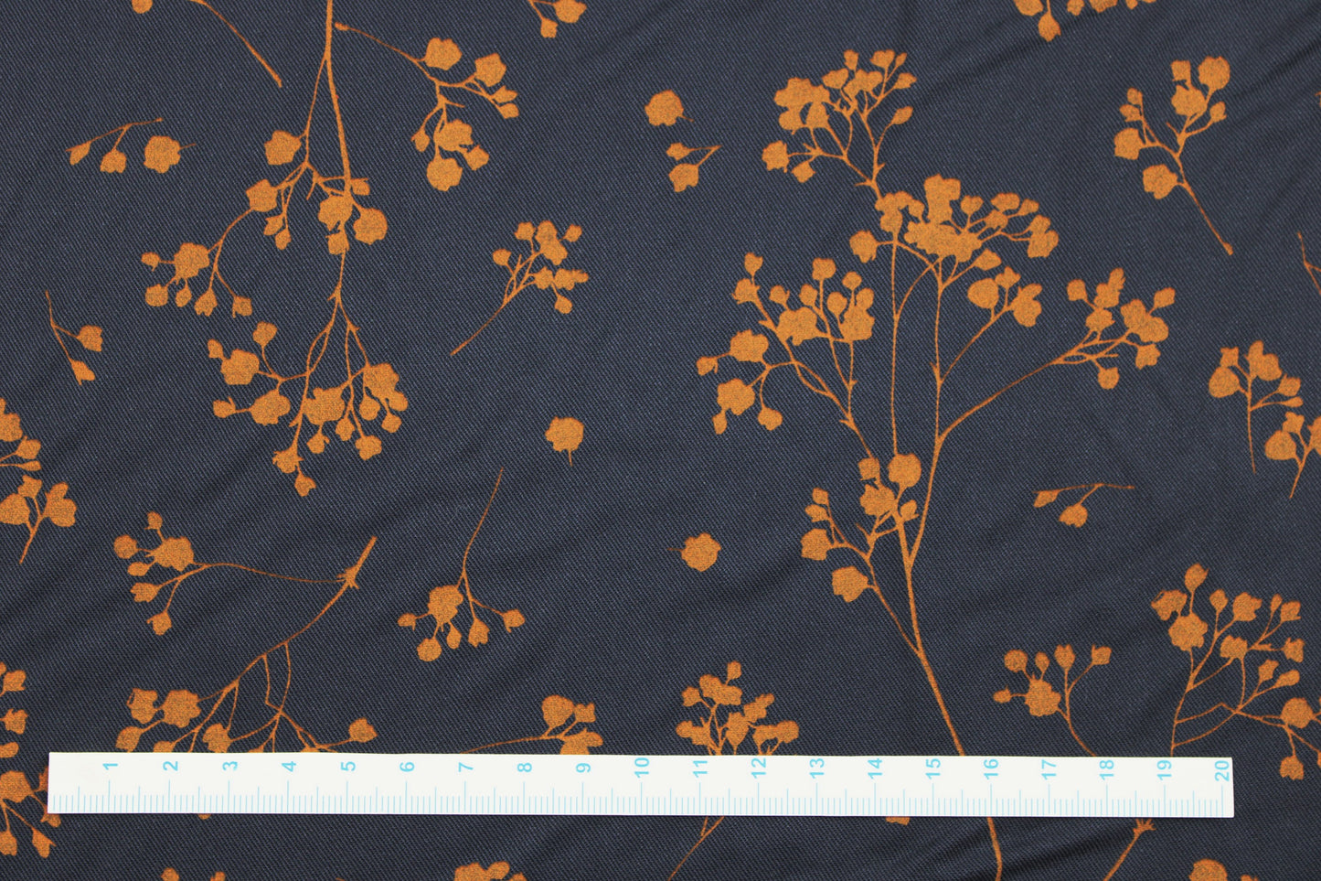 Viskose Twill Stalks indigo night mit Blümchen von mind the MAKER Maßstab