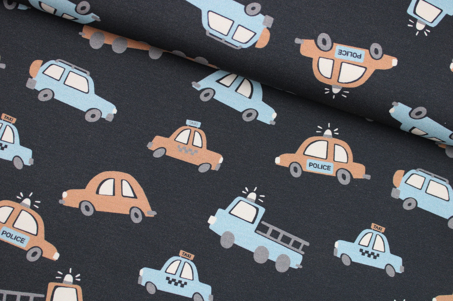 Dunkelgrauer Kinderstoff mit Autos in beige und hellblau für Kinderbekleidung quer
