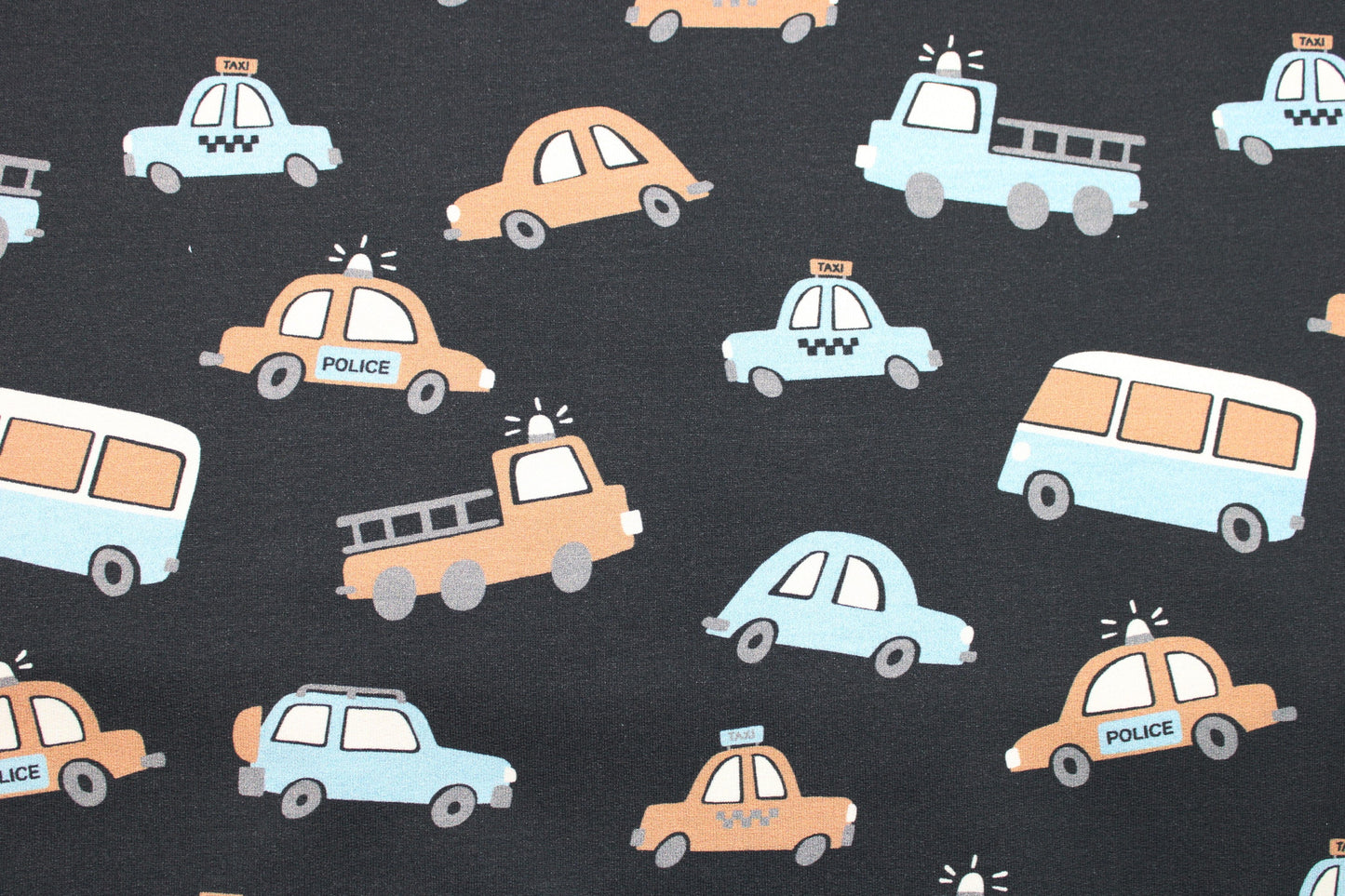 Dunkelgrauer Kinderstoff mit Autos in beige und hellblau für Kinderbekleidung Detailansicht
