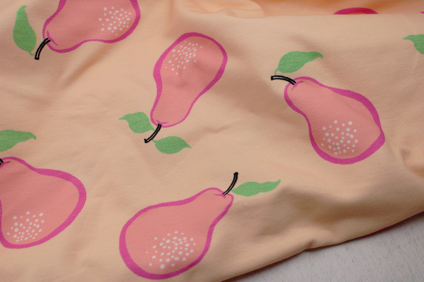 Apricot farbener Sommersweat mit Birnen