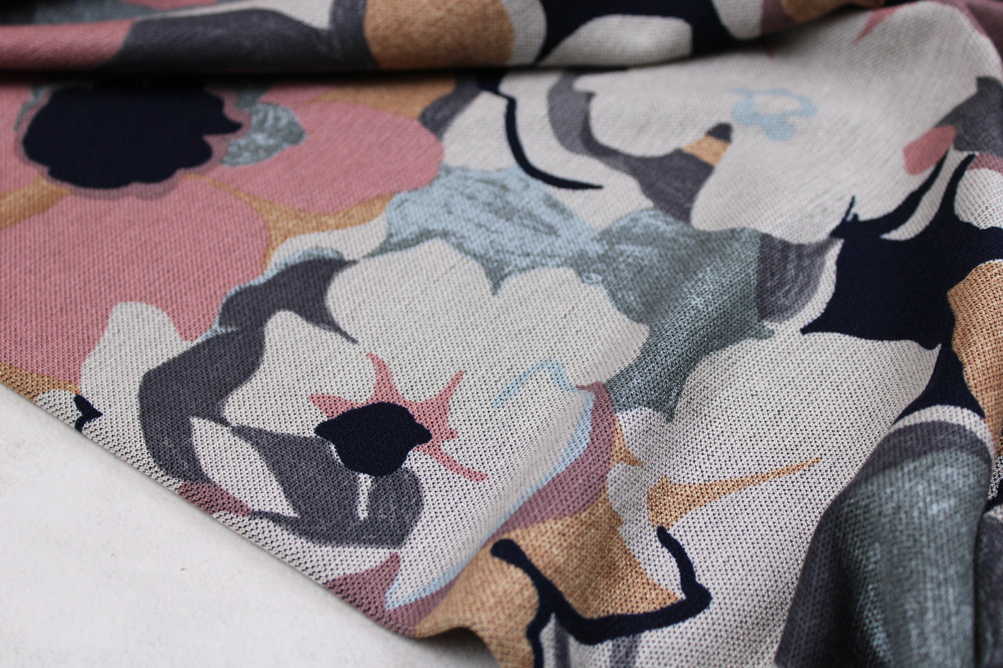 Jacquardjersey Bari Blumen - altrosa/schwarz/beige