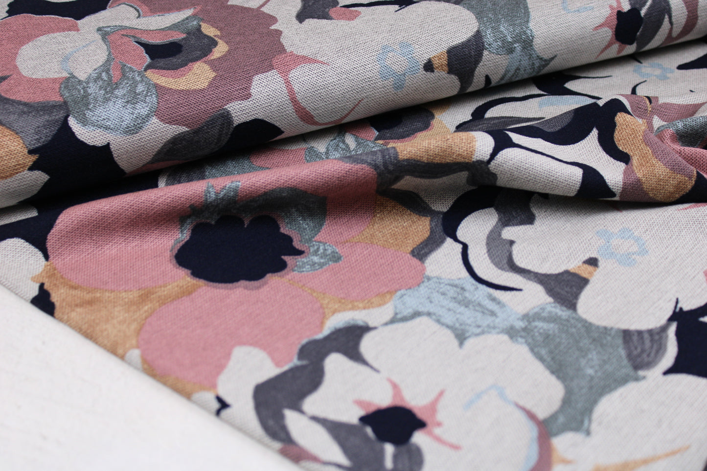 Jacquardjersey Bari Blumen - altrosa/schwarz/beige