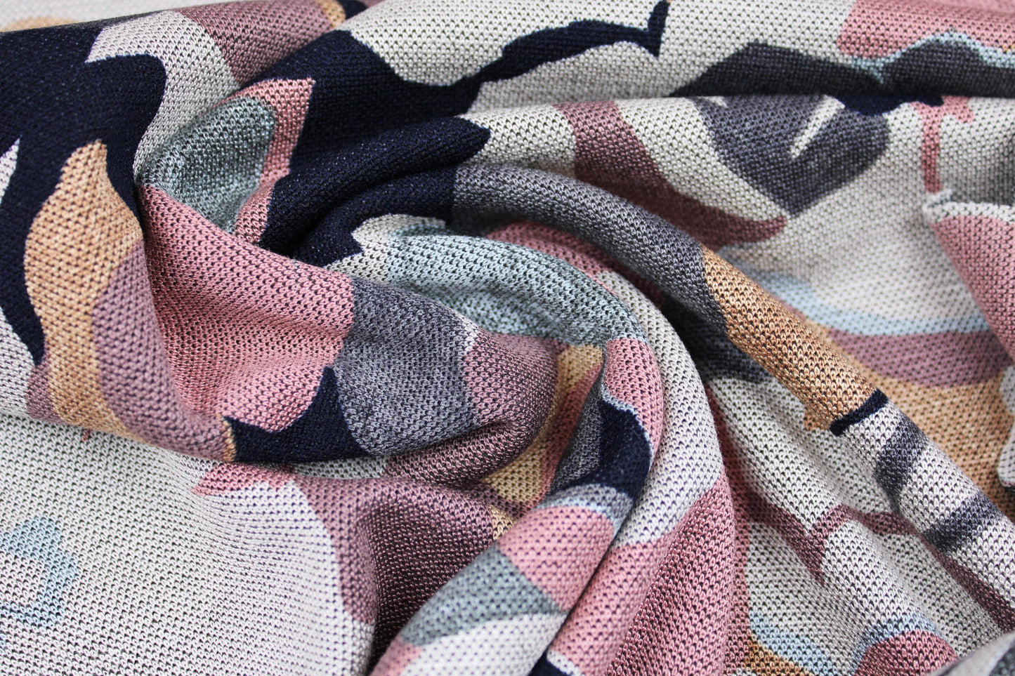 Jacquardjersey Bari Blumen - altrosa/schwarz/beige