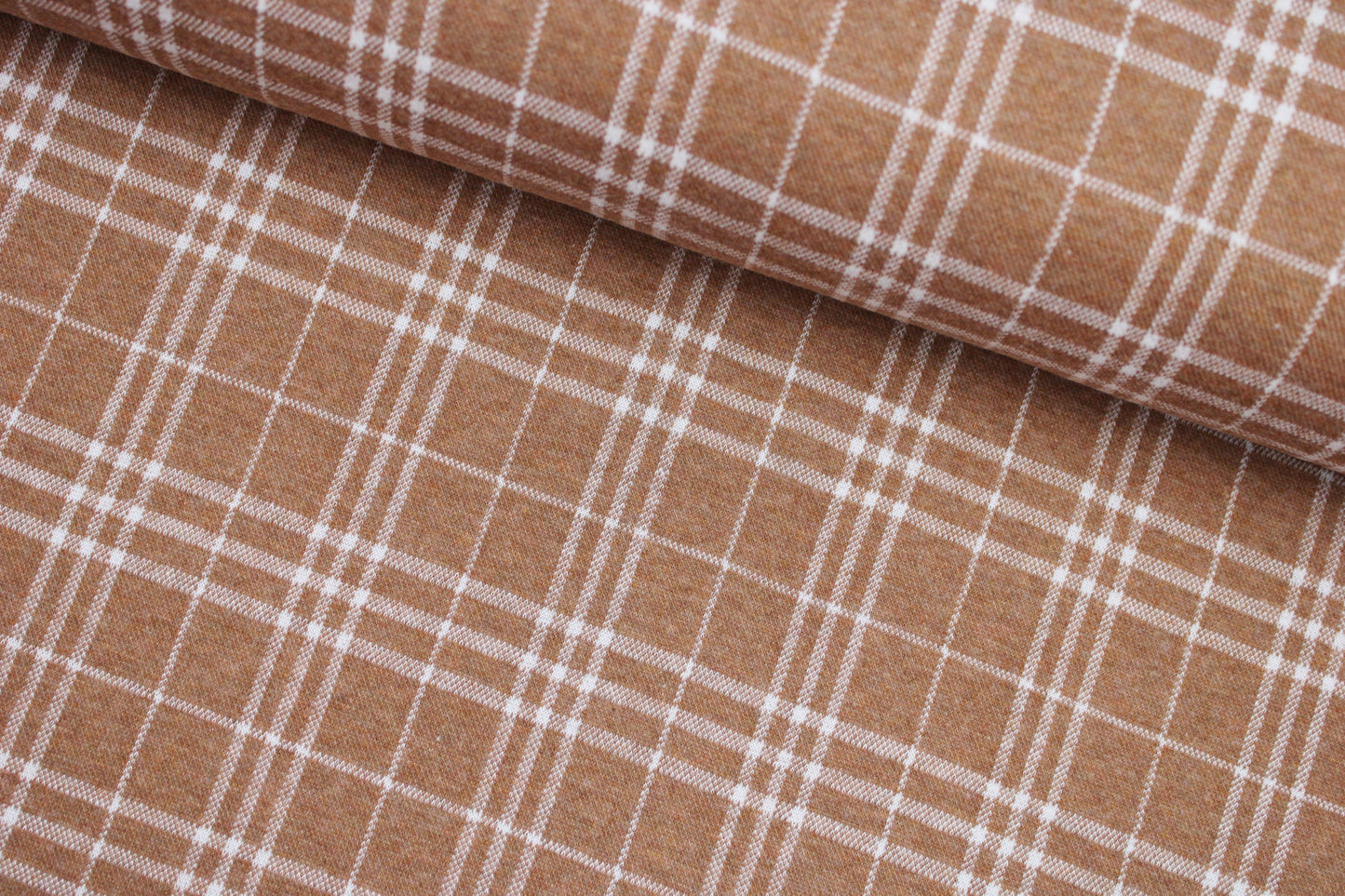 Jacquardjersey mit Glecheck-Karo-Muster in rostbraun/ecru quer