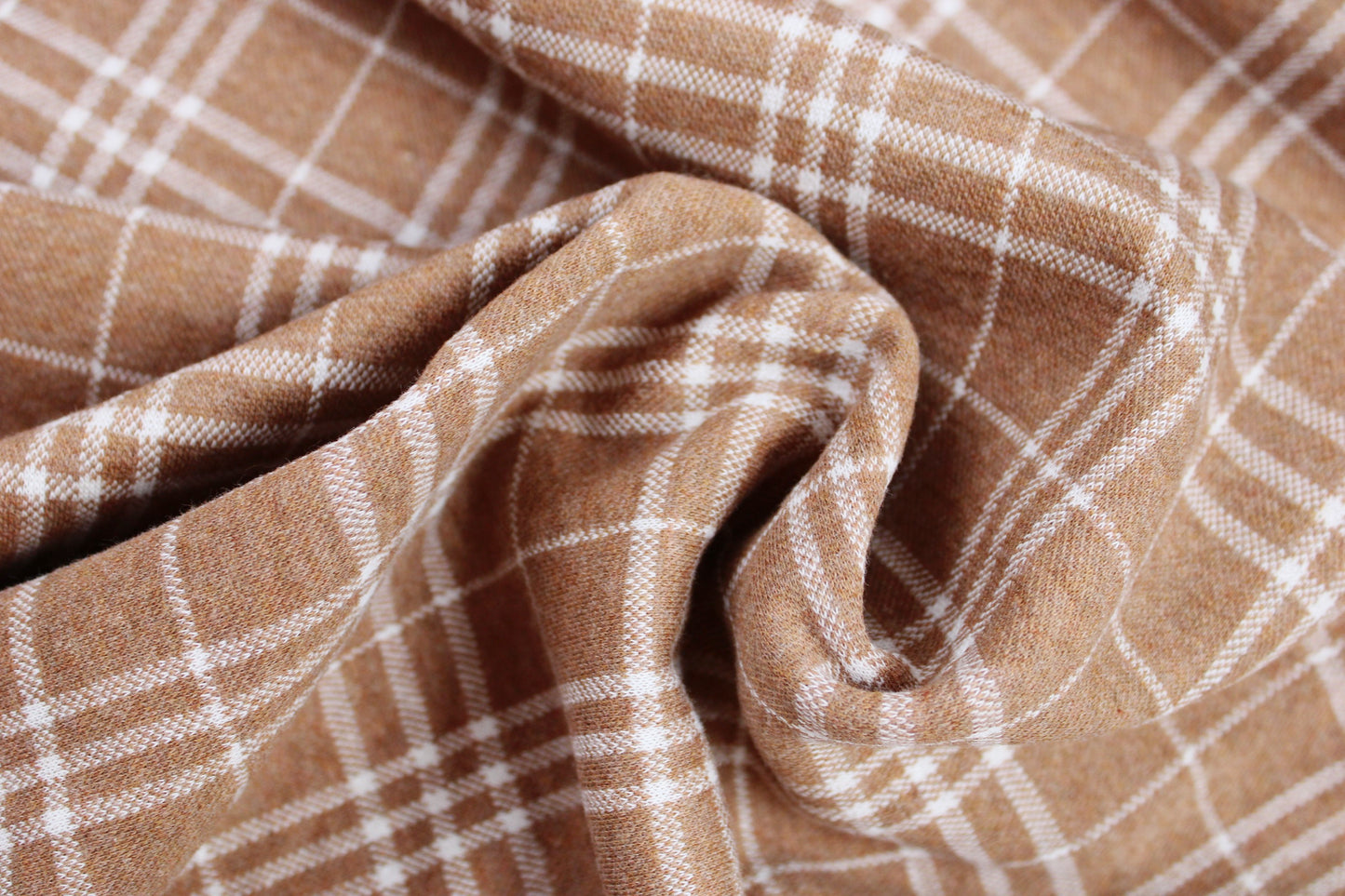 Jacquardjersey mit Glecheck-Karo-Muster in rostbraun/ecru gedreht