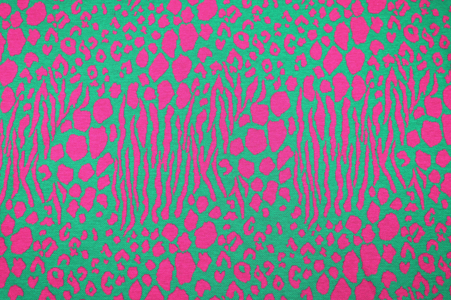 Jacquardjersey mit abstraktrem Leomuster in grün und pink Detailbild