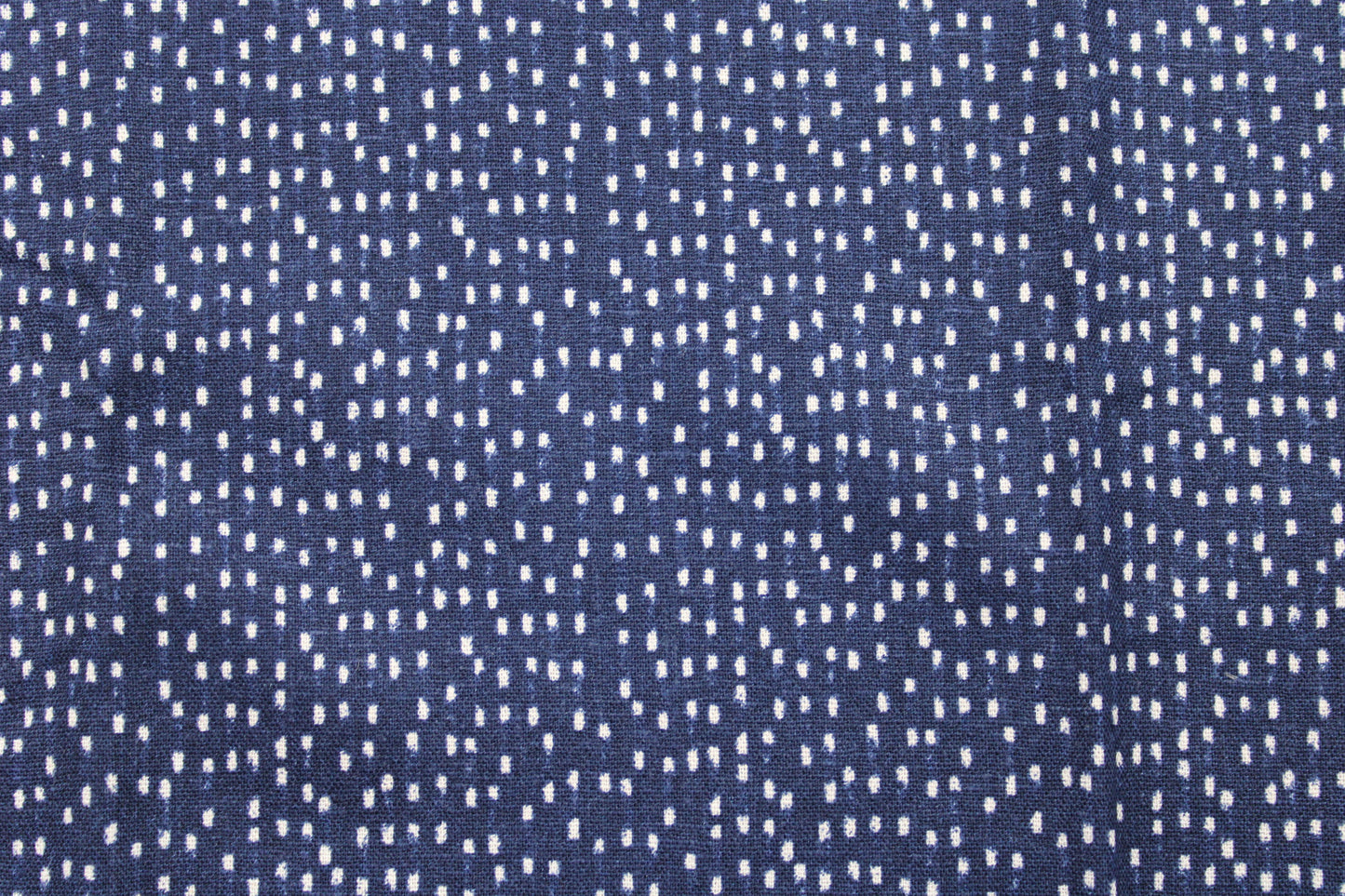 Leinen-Viskose Chambray Dobby mit kleinen weißen Pünktchen in dunkelblau Detailbild