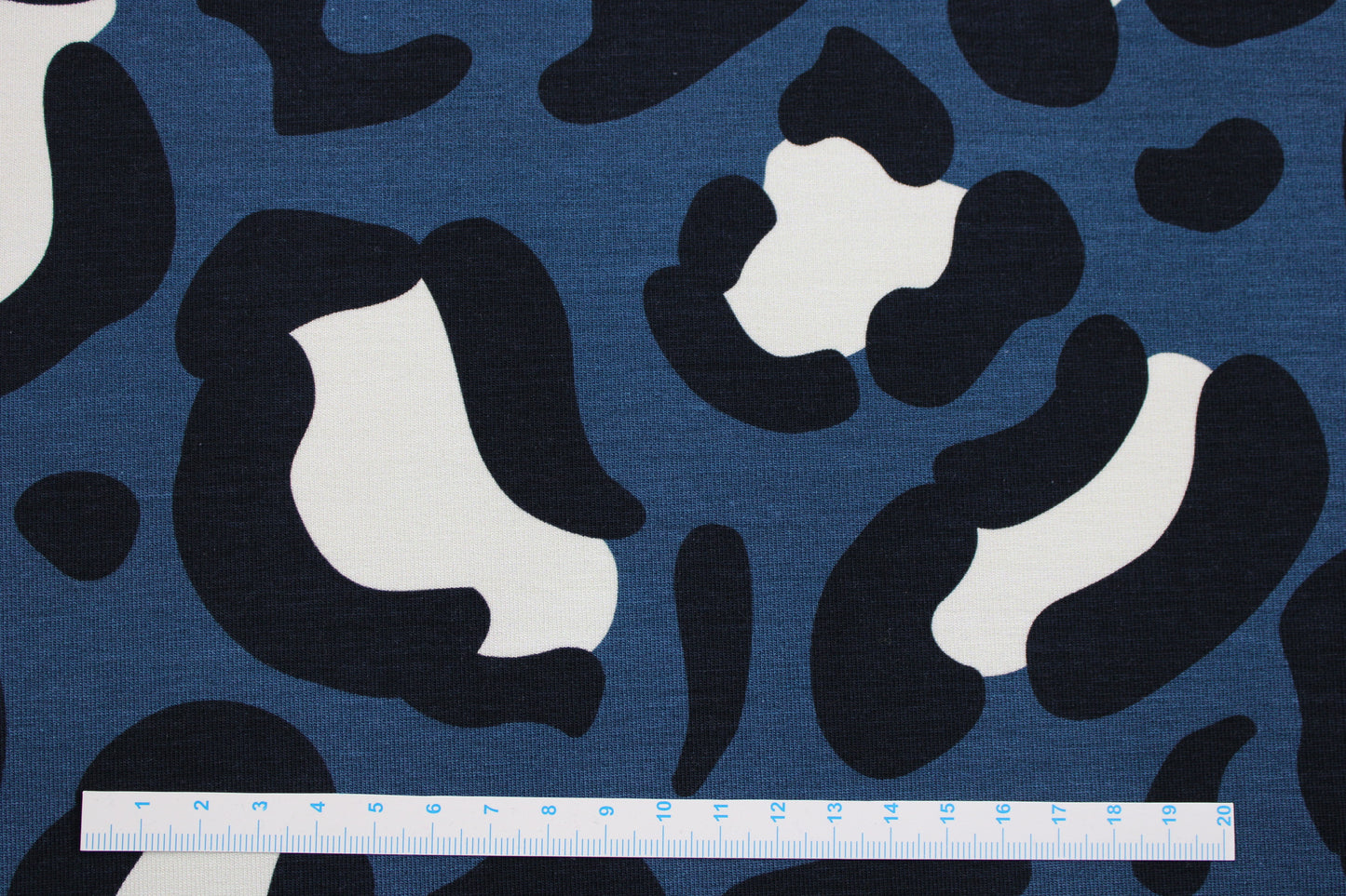 Modal French Terry Sweat mit Leoprint in petrol Maßstab