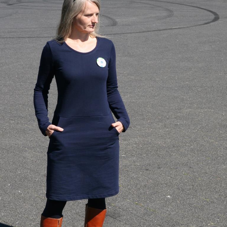 Papierschnittmuster Sweatkleid Frau Fannie von Studio Schnittreif