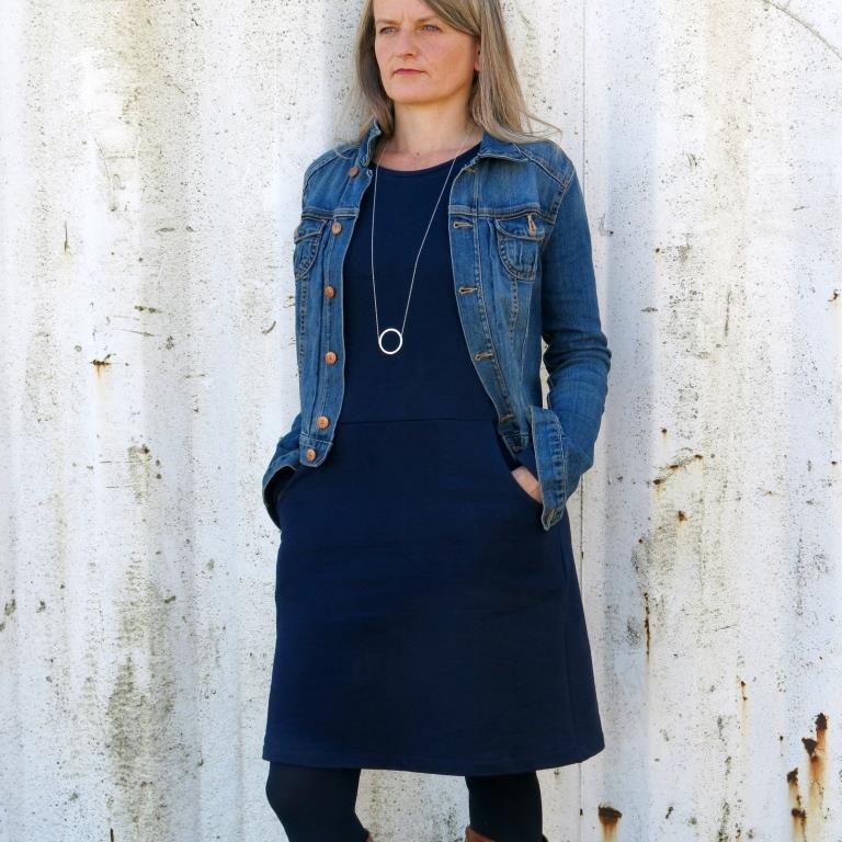 Papierschnittmuster Sweatkleid Frau Fannie von Studio Schnittreif