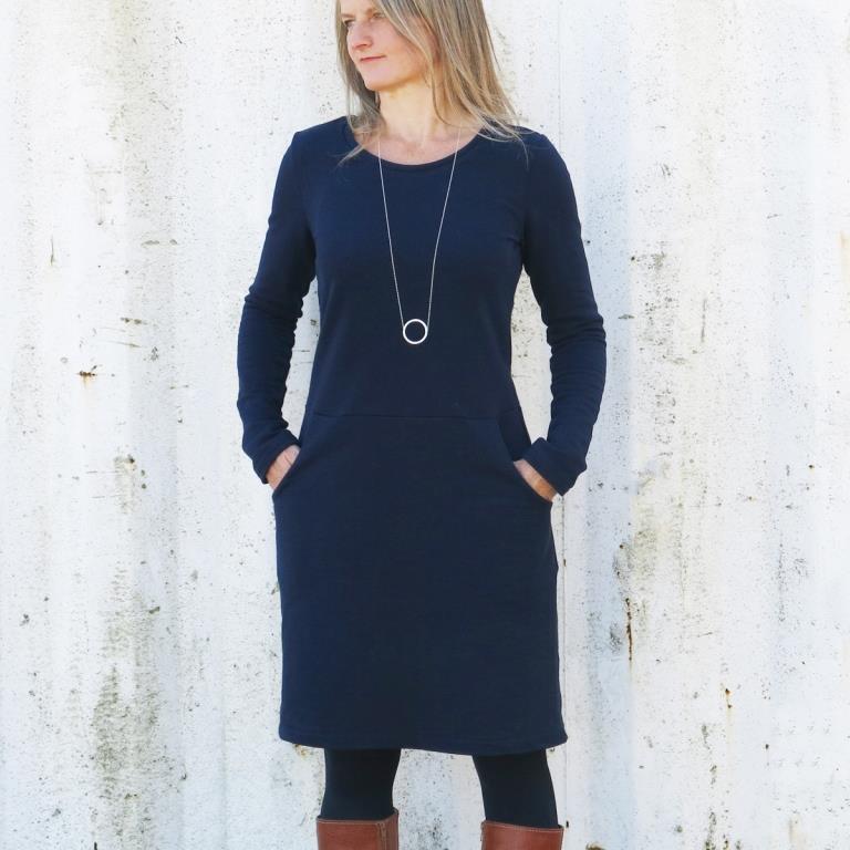 Papierschnittmuster Sweatkleid Frau Fannie von Studio Schnittreif