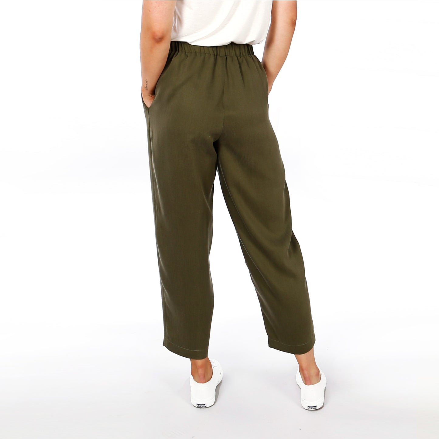Schnittmuster Frau Gusta Hose im Egg-Shape von Studio Schnittreif