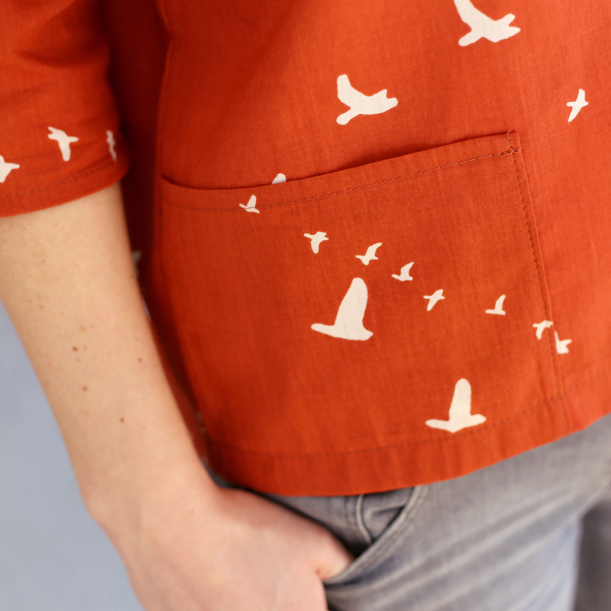 Schnittmuster kurze Bluse mit Taschen Frau Aiko von Studio Schnittreif