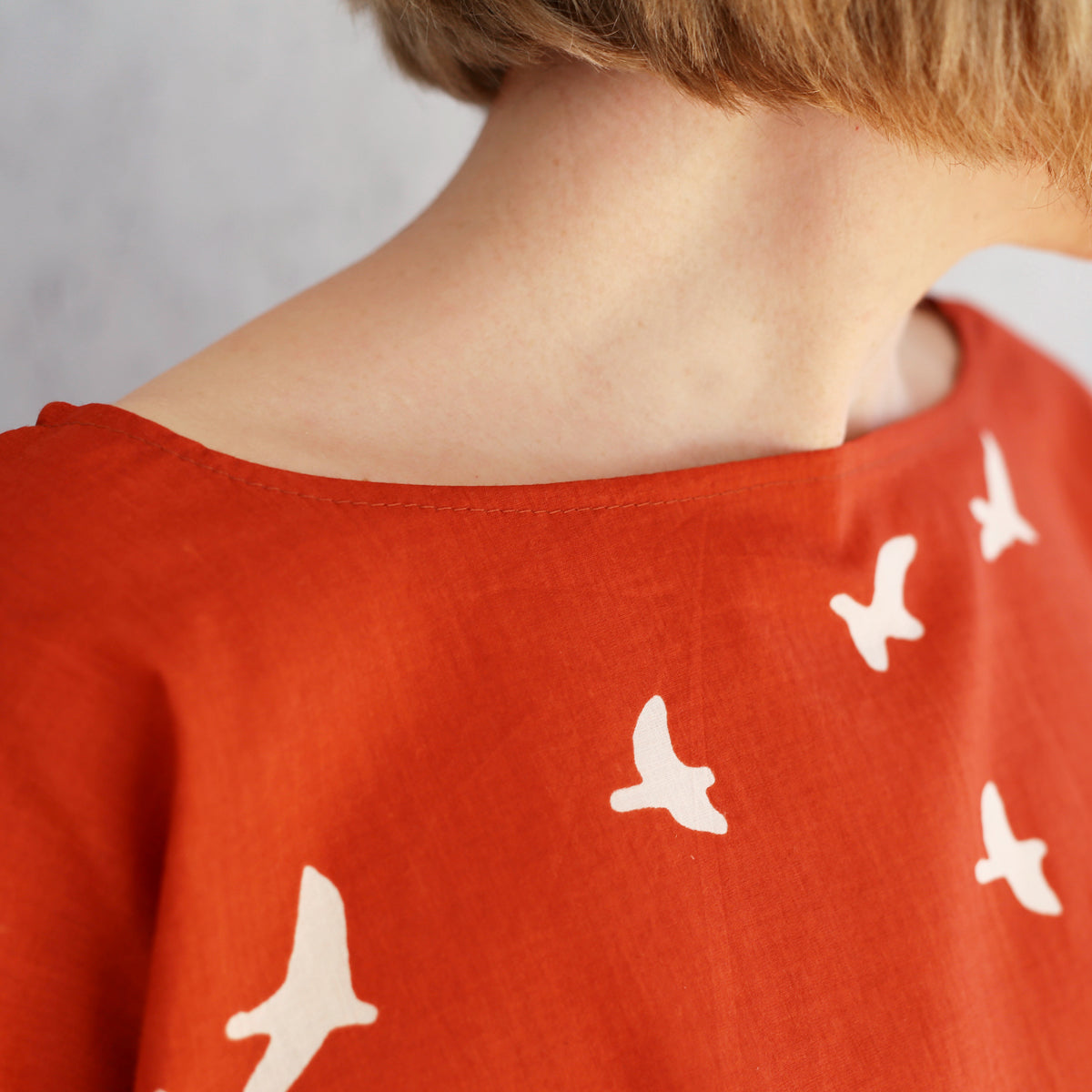Schnittmuster kurze Bluse mit Taschen Frau Aiko von Studio Schnittreif
