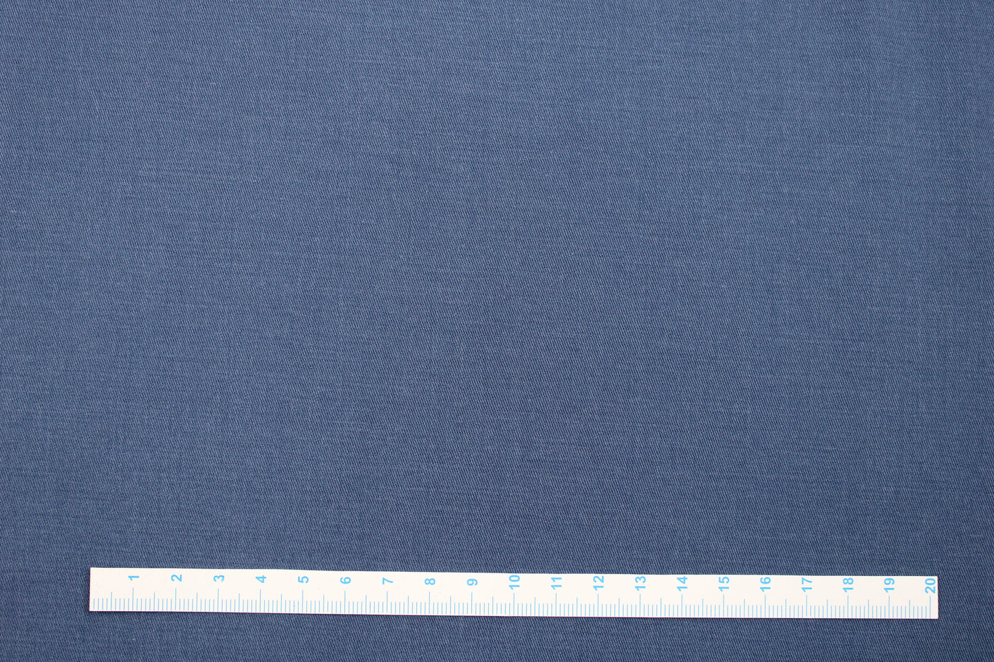 Blauer Tencelstretch Maßstab