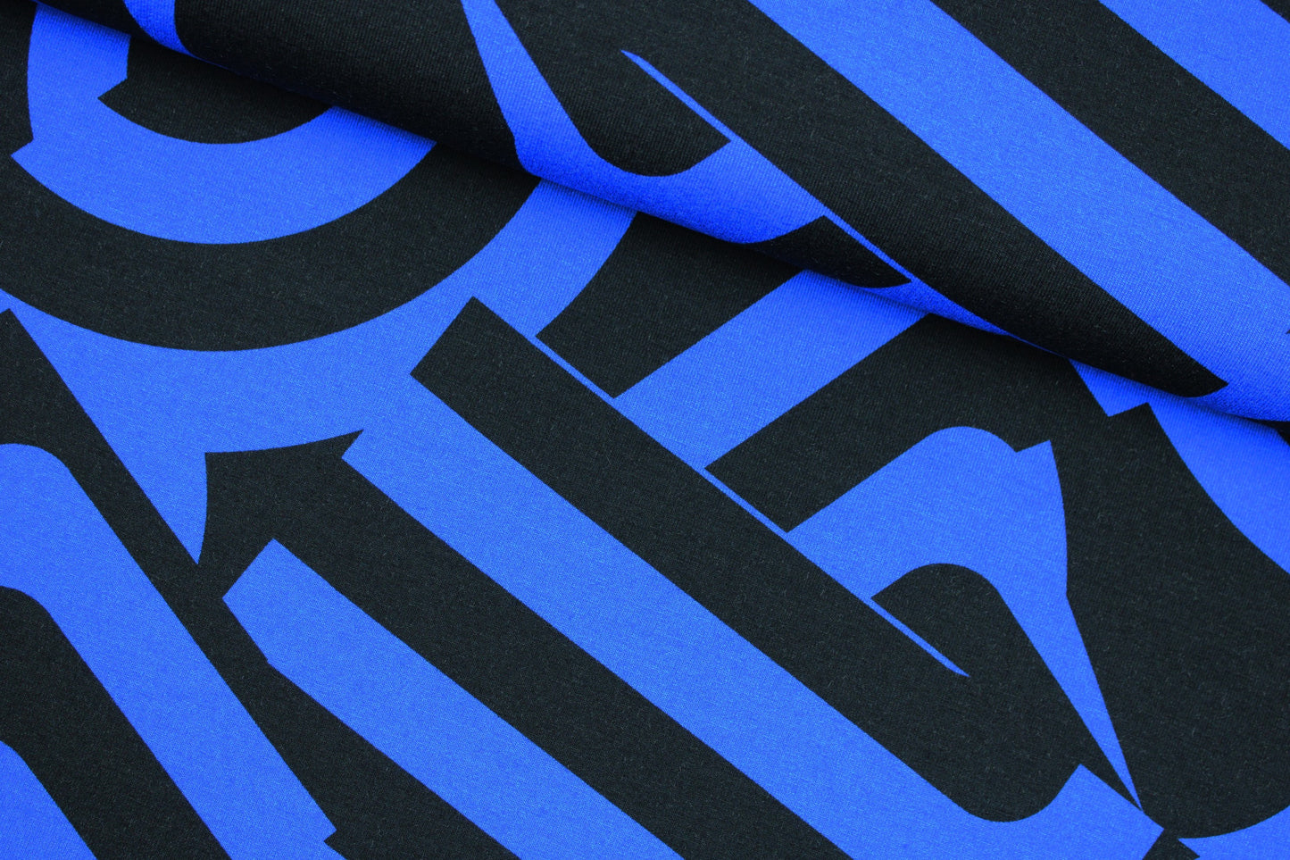 Viskosejersey mit abstraktem Muster in schwarz-königsblau quer
