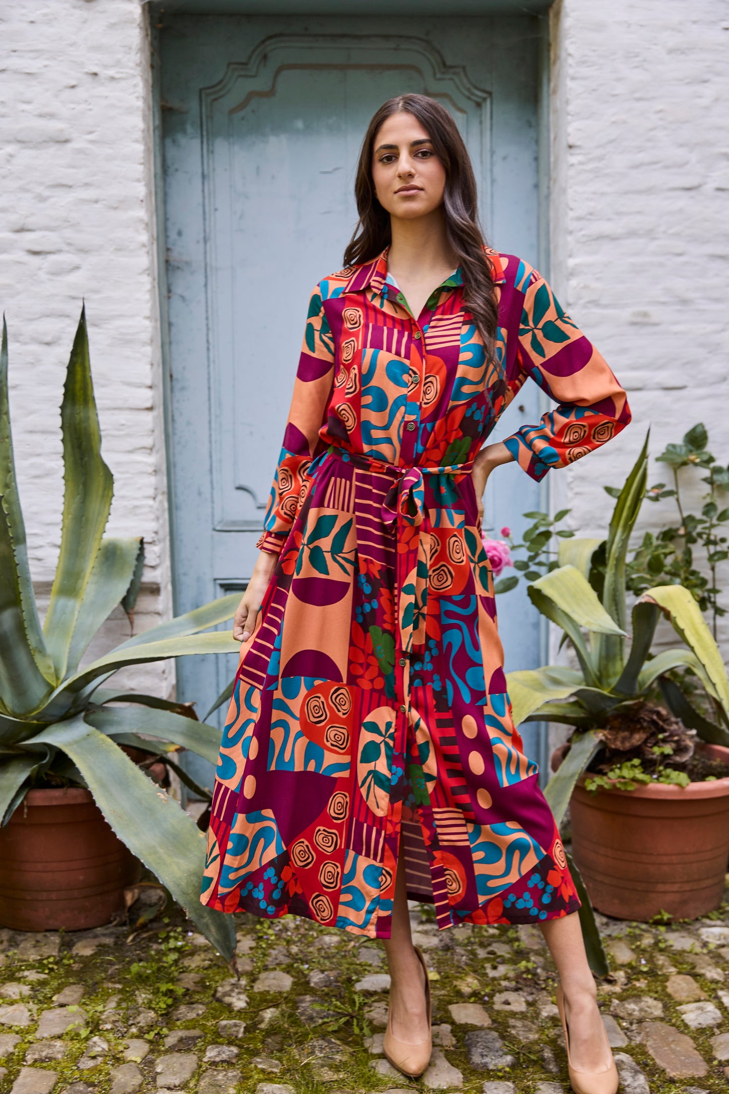 Weicher Viskosestoff mit rotem Patchworkprint als Tilda-Kleid vernäht