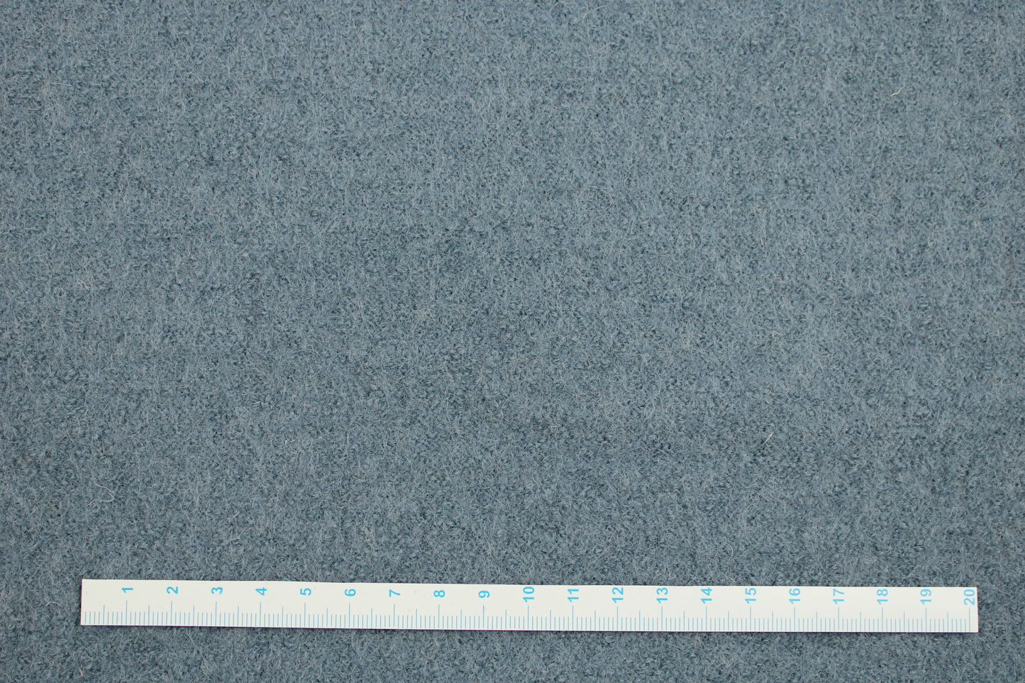 Wollwalk Naomi HW23/24 in rauchblau Maßstab