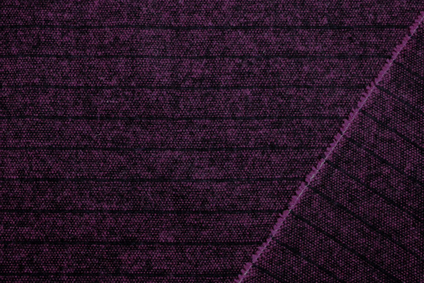 Wollgemisch mit Linien in Fuchsia mit Innenseite