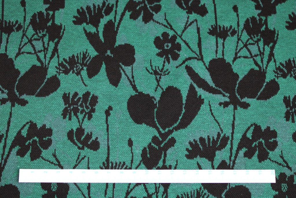 Grüner Jacquardjersey Wildflowers mit schwarzen Blumen Maßstab