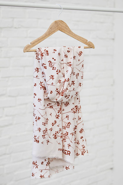 Viskose Twill Stalks creamy white mit Blümchen von mind the MAKER auf Kleiderbügel