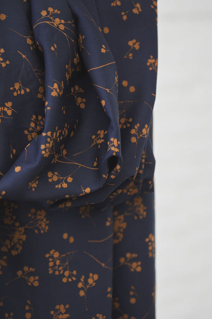 Viskose Twill Stalks indigo night mit Blümchen von mind the MAKER Detail