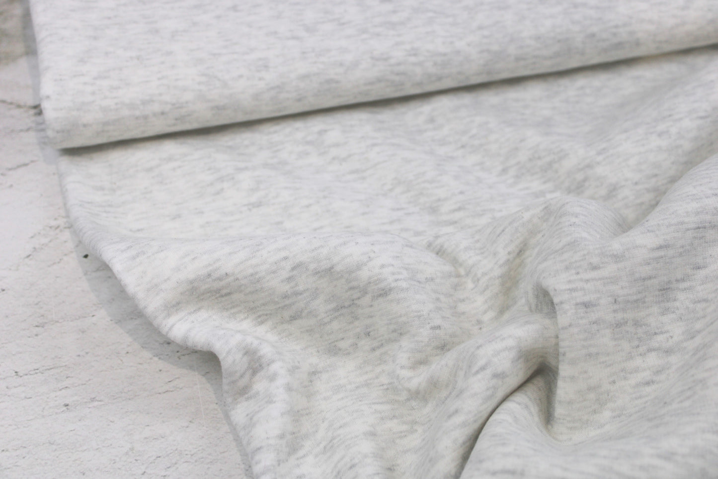 Alpenfleece Simon in wollweiß meliert mit kuschelig weißer Innenseite Ballenansicht