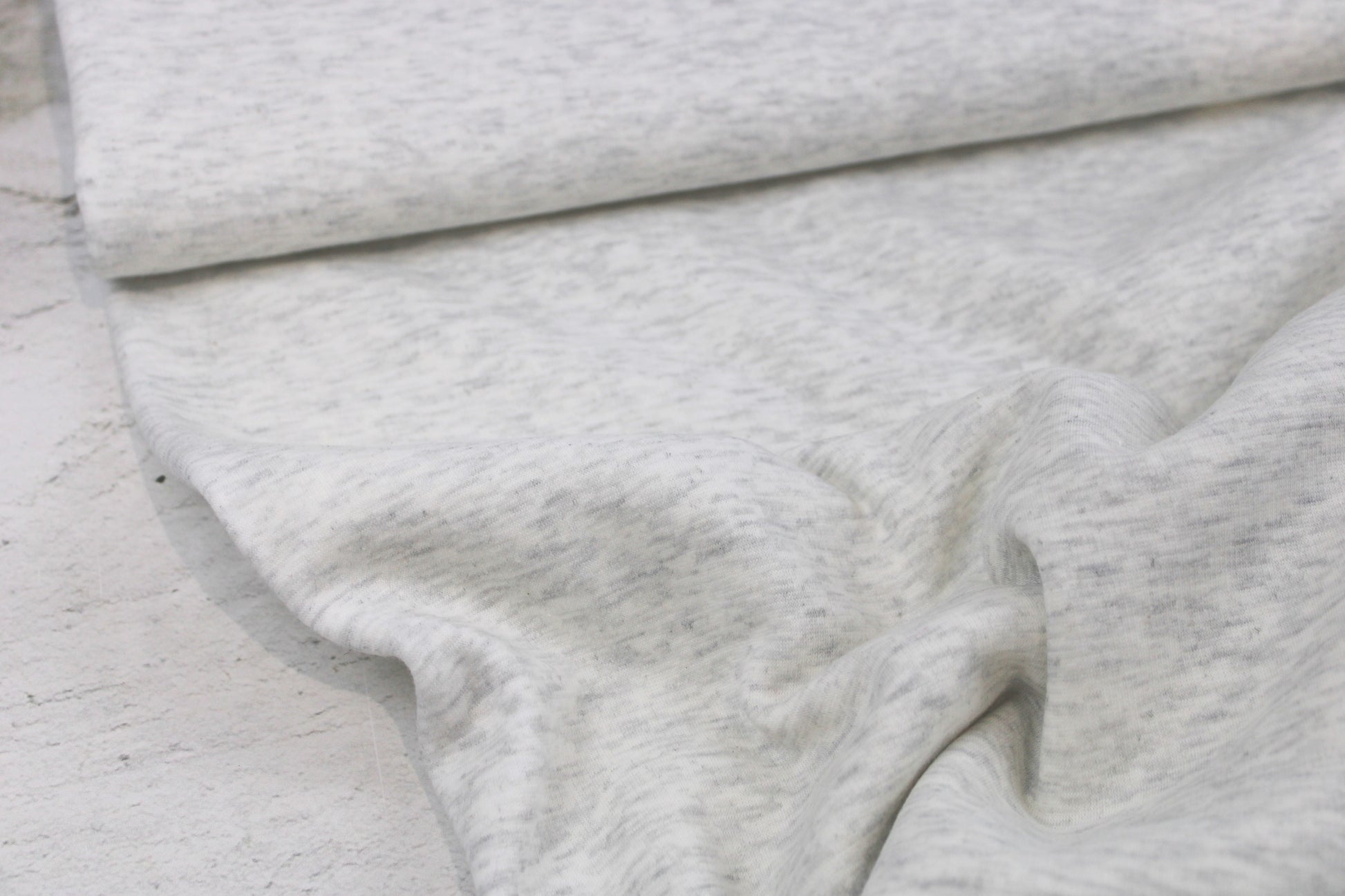 Alpenfleece Simon in wollweiß meliert mit kuschelig weißer Innenseite Ballenansicht