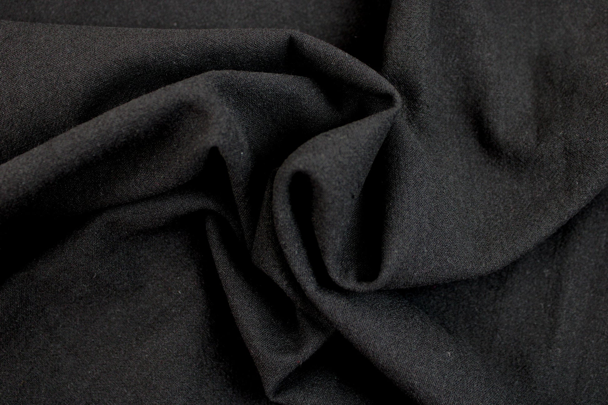 Baumwollcrepe Franky in Schwarz gedreht