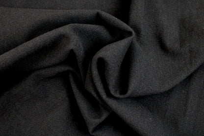 Baumwollcrepe Franky in Schwarz gedreht