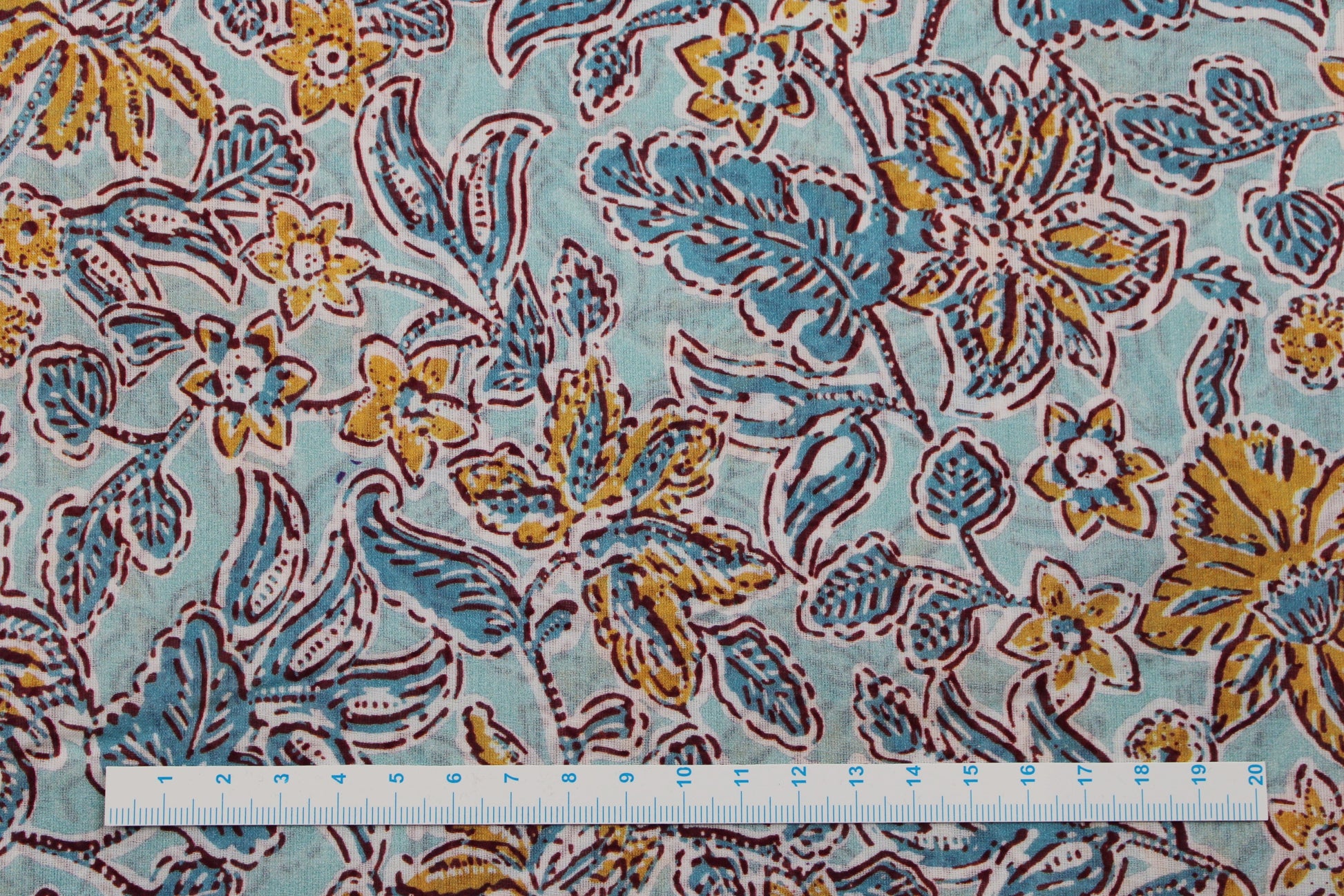 Baumwollbatist in Mint mit buntem Blumenmuster Maßstab