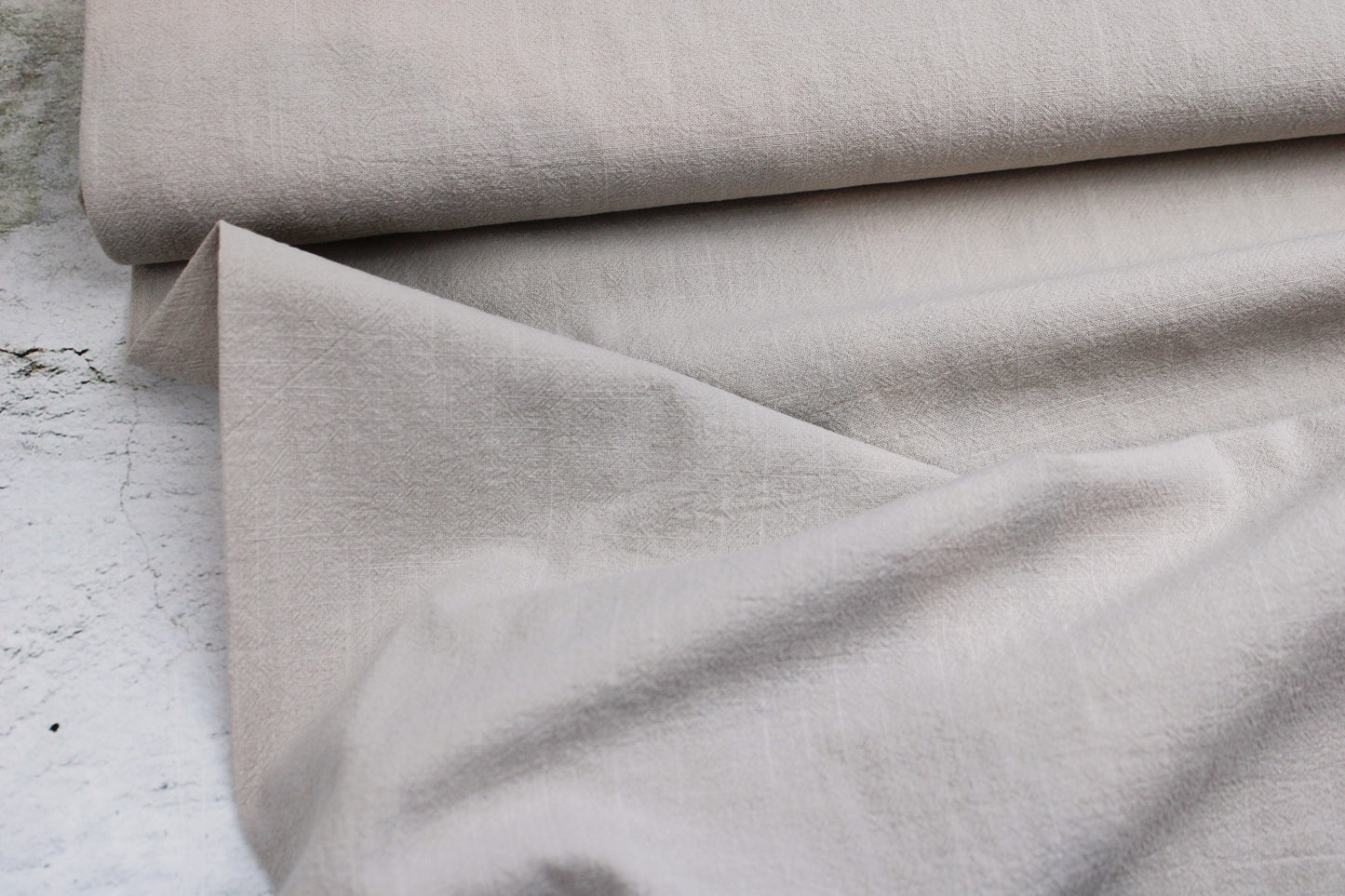 Baumwollstoff Franky mit Crepestruktur in Beige Ballenansicht