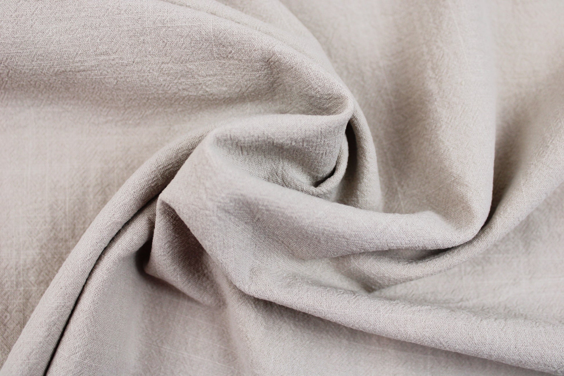 Baumwollstoff Franky mit Crepestruktur in Beige gedreht