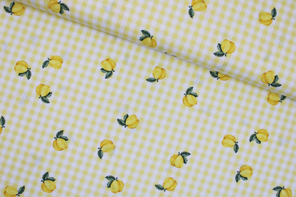 Baumwollstoff Fruta kleine Früchte auf gelb-weiß kariertem Grund quer
