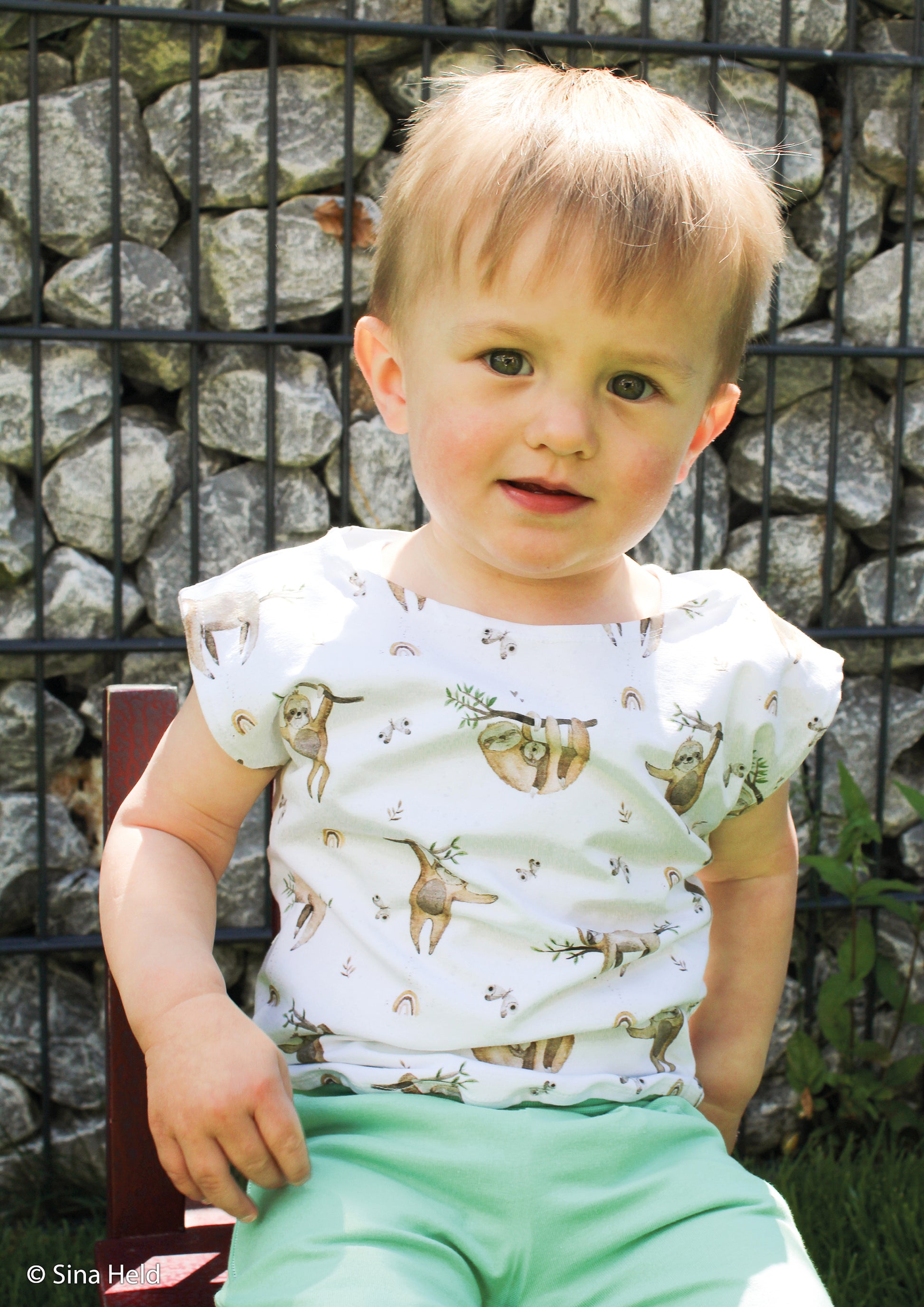 Weißer Baumwolljersey Animals mit Faultieren als Kindershirt vernäht