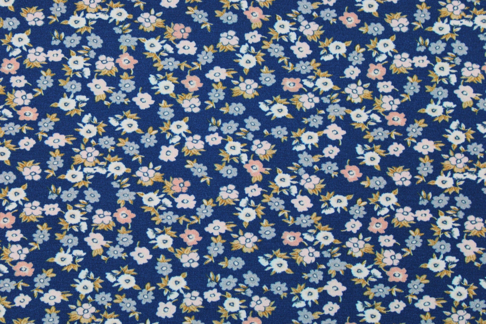 Baumwolljersey Flowers & Wood mit zarten Blümchen auf dunkelblauem Grund Detailbild