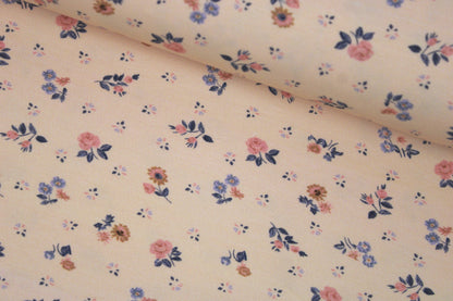 Baumwolljersey Flowers & Wood mit zarten Blümchen auf Creme farbenem Grund quer